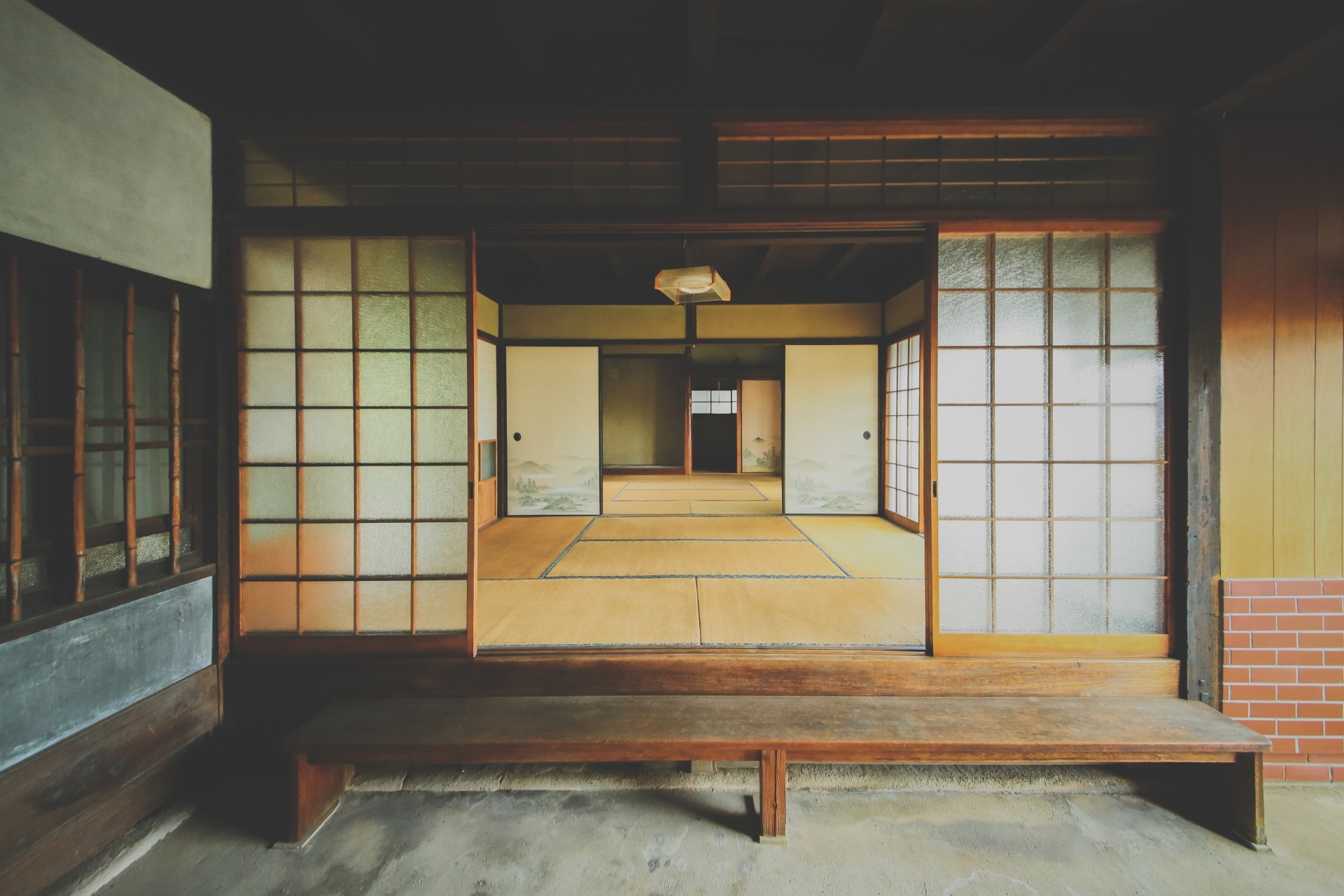玄関土間のある家を作ろう。メリット・デメリットと活用法をご紹介 – 岡山で注文住宅のかっこいいデザイン・設計施工なら建房